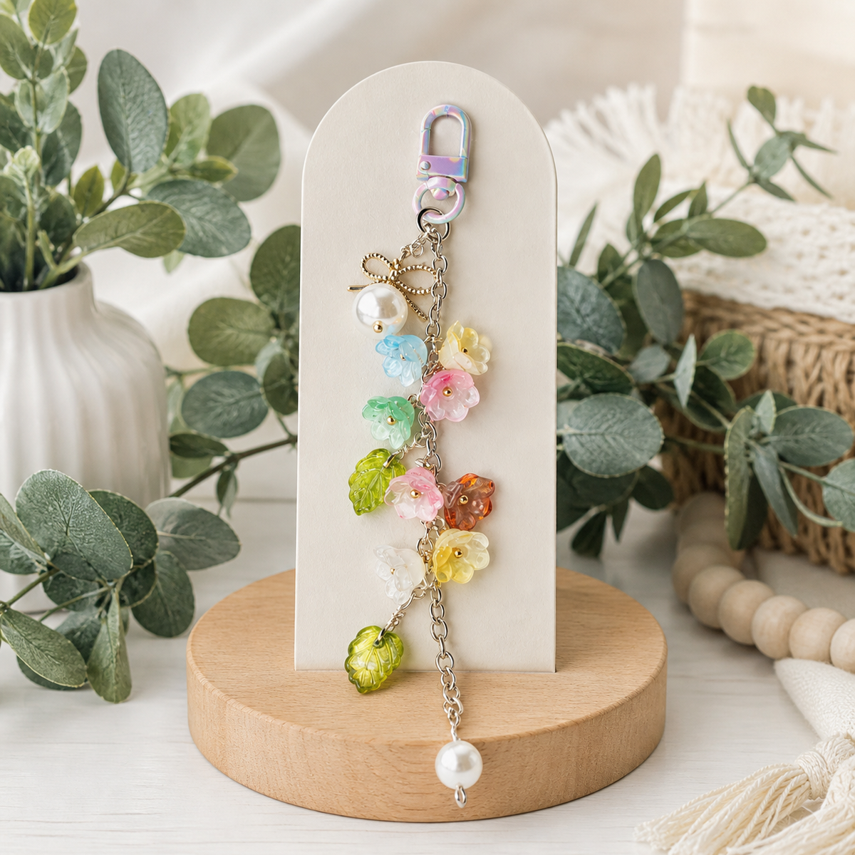 Colorful Resin Flower Keychain with Pearl Accent, Handmade Gift for Women and Girls, Summer Jewelry Accessory, Bag Charm, Keyring
