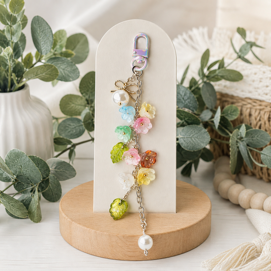 Colorful Resin Flower Keychain with Pearl Accent, Handmade Gift for Women and Girls, Summer Jewelry Accessory, Bag Charm, Keyring